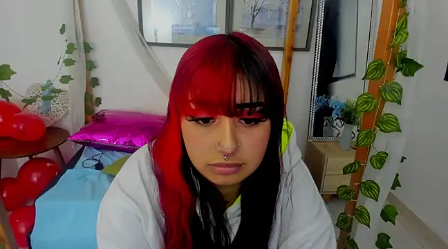 lussyevans24 online show from 02/21/25, 07:12