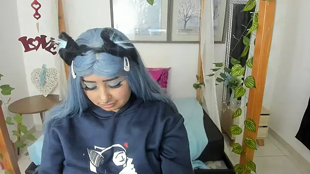 lussyevans24 online show from 03/13/25, 06:16