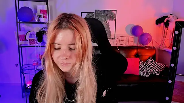 LexiWenford online show from 12/19/24, 02:34