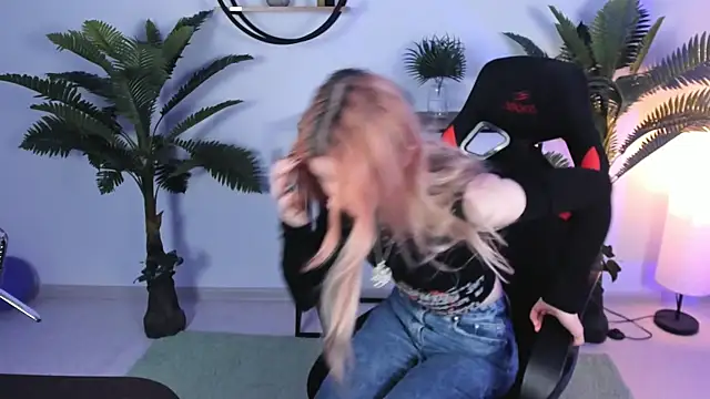 LexiWenford online show from 12/20/24, 02:41