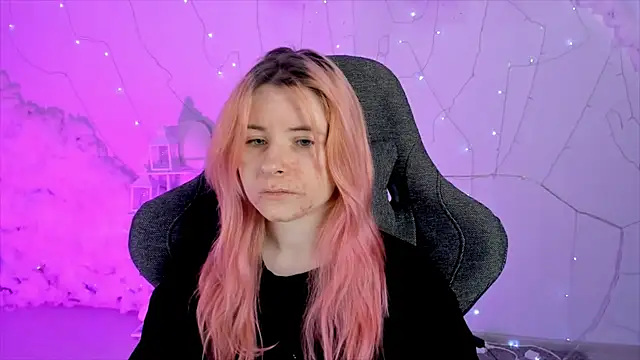 LexiWenford online show from 01/28/25, 02:43