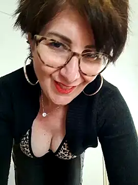 Snapshot of Viola8p chatting on 05/17/26, 03:30 Viola8p online show from 05/17/26, 03:30