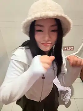 Snapshot of Asia-Melody chatting on 02/13/25, 12:32 Asia-Melody online show from 02/13/25, 12:32