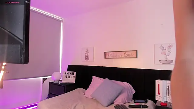 Natasha Kinski online show from 02/18/25, 07:19