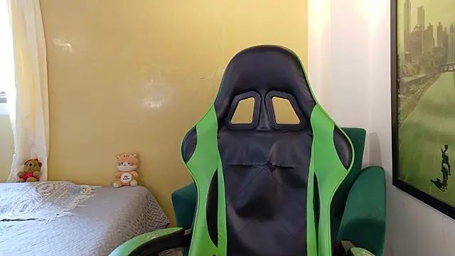 Snapshot of kittyzenn chatting on 03/12/26, 04:02 kittyzenn online show from 03/12/26, 04:02