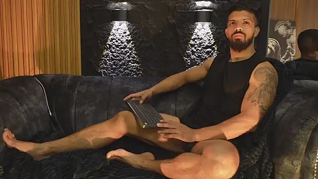 Snapshot of DannSaenz chatting on 10/24/25, 12:34 DannSaenz online show from 10/24/25, 12:34