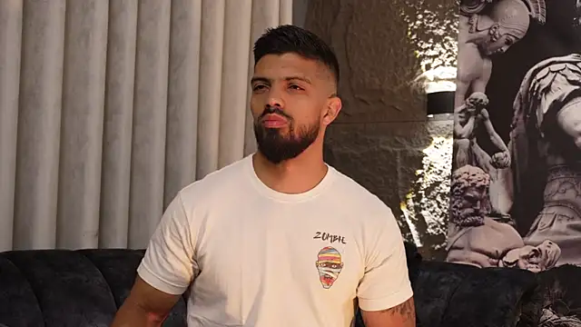 Snapshot of DannSaenz chatting on 11/07/25, 11:21 DannSaenz online show from 11/07/25, 11:21