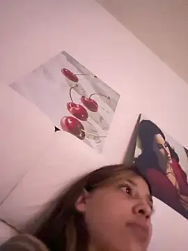 DanielaSaenz0 online show from 12/20/25, 03:24