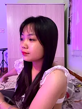 Maeve2k5 online show from 10/12/25, 09:25