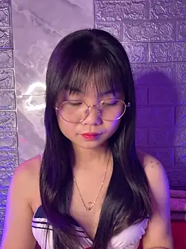 Maeve2k5 online show from 12/15/25, 06:06