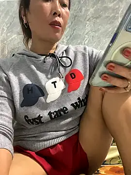 Linaannn online show from 11/24/25, 11:54