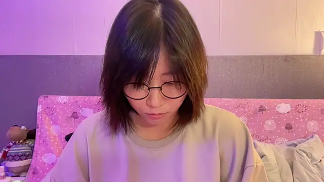 Snapshot of Ashepova000 chatting on 12/04/24, 01:09 Ashepova000 online show from 12/04/24, 01:09