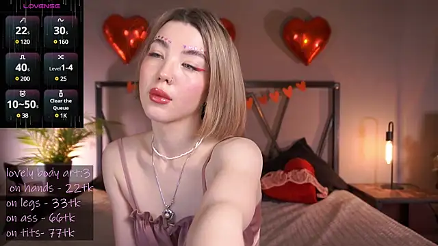 Snapshot of LindaThacker chatting on 02/14/25, 05:41 LindaThacker online show from 02/14/25, 05:41