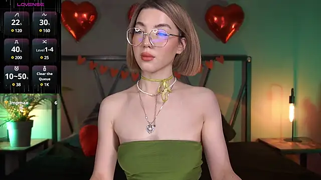 Snapshot of LindaThacker chatting on 02/18/25, 05:20 LindaThacker online show from 02/18/25, 05:20
