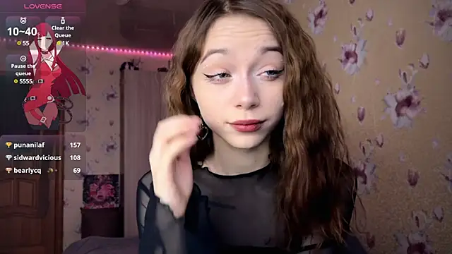 Snapshot of _SofiaBrown chatting on 02/12/25, 04:44  SofiaBrown online show from 02/12/25, 04:44