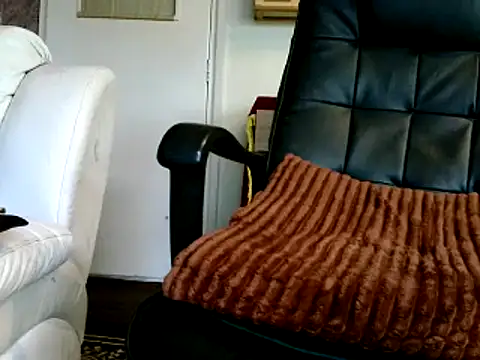 Snapshot of MrStraightDik chatting on 02/10/25, 02:05 MrStraightDik online show from 02/10/25, 02:05