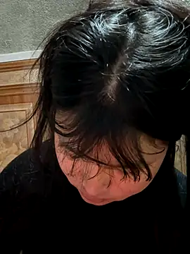 Snapshot of Anges893 chatting on 11/28/25, 10:23 Anges893 online show from 11/28/25, 10:23