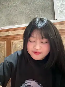 Snapshot of Anges893 chatting on 11/30/25, 05:11 Anges893 online show from 11/30/25, 05:11