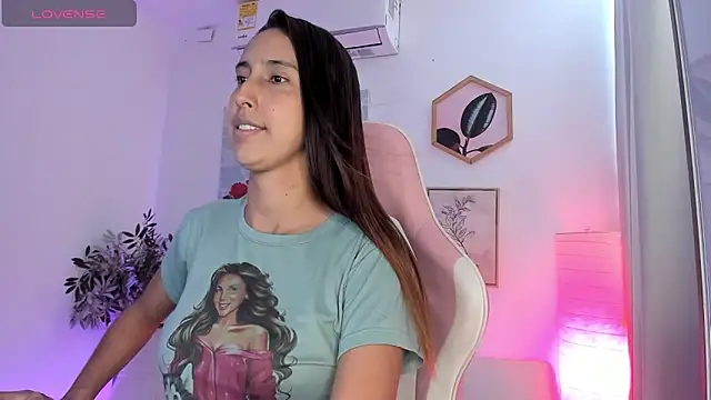 Snapshot of aleja_rythm chatting on 01/14/25, 08:15 aleja rythm online show from 01/14/25, 08:15