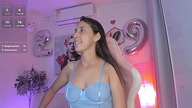 Snapshot of aleja_rythm chatting on 02/20/25, 11:21 aleja rythm online show from 02/20/25, 11:21