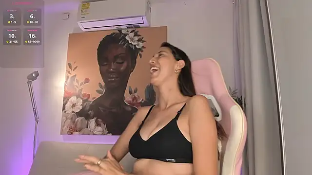 Snapshot of aleja_rythm chatting on 03/22/25, 11:31 aleja rythm online show from 03/22/25, 11:31