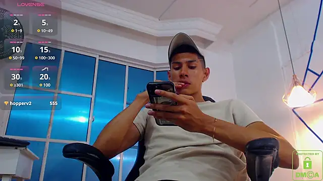 Snapshot of Valerio_20 chatting on 12/10/24, 11:40 Valerio 20 online show from 12/10/24, 11:40