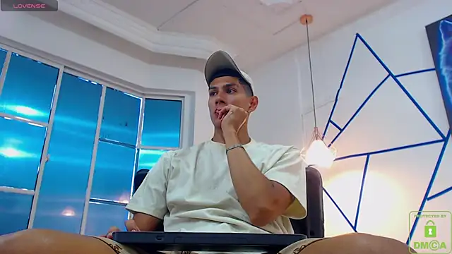 Snapshot of Valerio_20 chatting on 12/11/24, 08:39 Valerio 20 online show from 12/11/24, 08:39