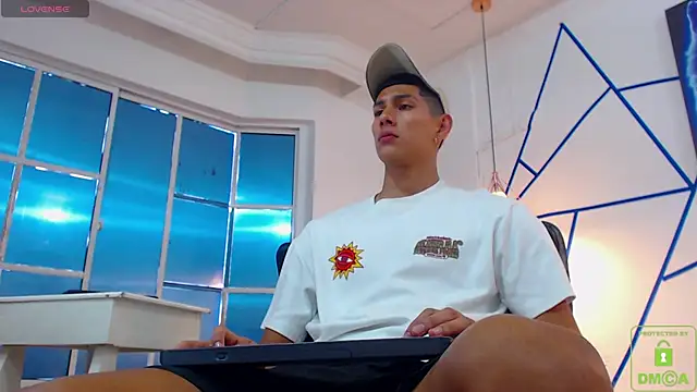 Snapshot of Valerio_20 chatting on 12/12/24, 08:32 Valerio 20 online show from 12/12/24, 08:32