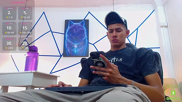 Snapshot of Valerio_20 chatting on 12/13/24, 08:15 Valerio 20 online show from 12/13/24, 08:15