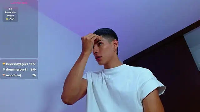 Snapshot of Valerio_20 chatting on 02/13/25, 10:54 Valerio 20 online show from 02/13/25, 10:54