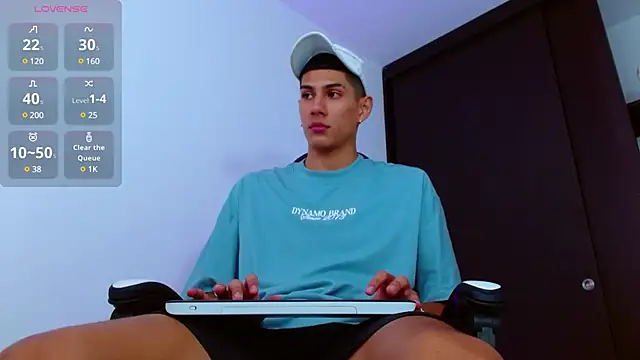 Snapshot of Valerio_20 chatting on 02/15/25, 08:22 Valerio 20 online show from 02/15/25, 08:22