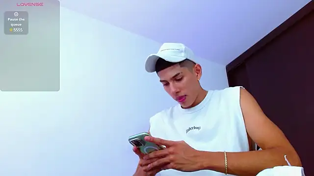 Snapshot of Valerio_20 chatting on 02/22/25, 08:20 Valerio 20 online show from 02/22/25, 08:20