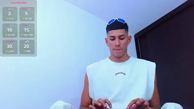 Snapshot of Valerio_20 chatting on 03/08/25, 08:03 Valerio 20 online show from 03/08/25, 08:03