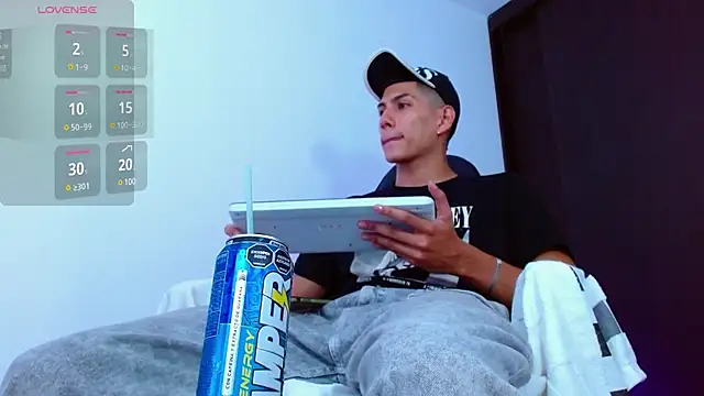 Snapshot of Valerio_20 chatting on 03/10/25, 08:01 Valerio 20 online show from 03/10/25, 08:01