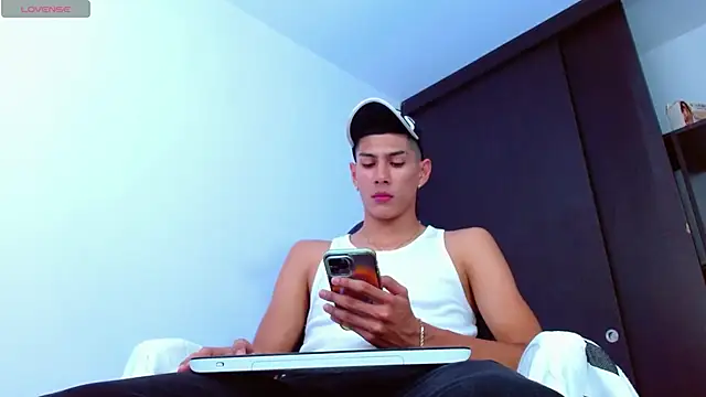 Snapshot of Valerio_20 chatting on 03/17/25, 07:48 Valerio 20 online show from 03/17/25, 07:48