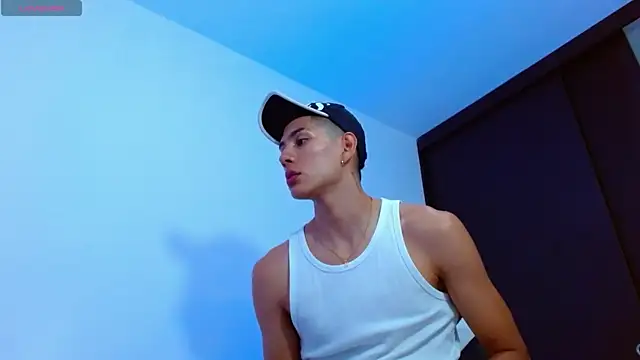 Snapshot of Valerio_20 chatting on 03/17/25, 10:49 Valerio 20 online show from 03/17/25, 10:49