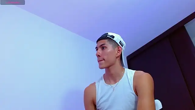 Snapshot of Valerio_20 chatting on 03/20/25, 10:40 Valerio 20 online show from 03/20/25, 10:40