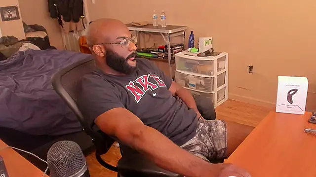 MrChuckDailyXXX online show from 01/04/25, 04:11