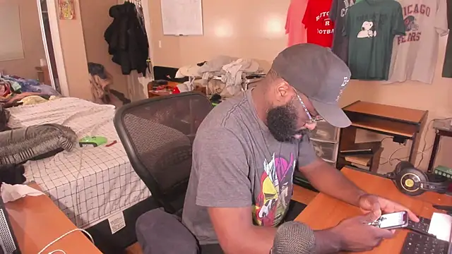 MrChuckDailyXXX online show from 10/09/25, 10:52