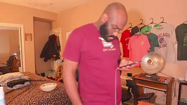 MrChuckDailyXXX online show from 12/17/25, 06:30