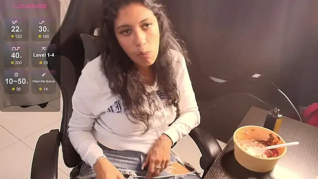 Snapshot of Meraky__ chatting on 11/18/25, 09:30 Meraky online show from 11/18/25, 09:30