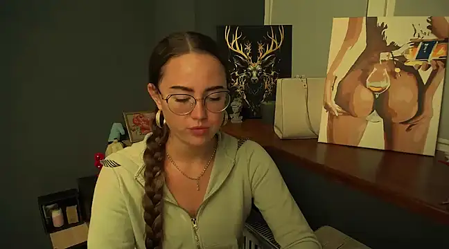 Snapshot of luxie_milady chatting on 12/18/24, 04:49 luxie milady online show from 12/18/24, 04:49