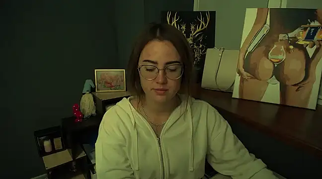 Snapshot of luxie_milady chatting on 01/13/25, 01:28 luxie milady online show from 01/13/25, 01:28