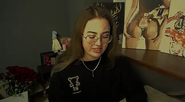 Snapshot of luxie_milady chatting on 02/21/25, 04:59 luxie milady online show from 02/21/25, 04:59