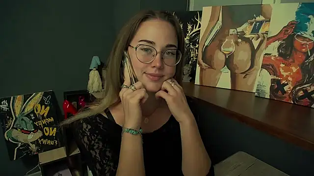 Snapshot of luxie_milady chatting on 10/13/25, 02:17 luxie milady online show from 10/13/25, 02:17