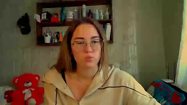 Snapshot of luxie_milady chatting on 10/18/25, 11:00 luxie milady online show from 10/18/25, 11:00