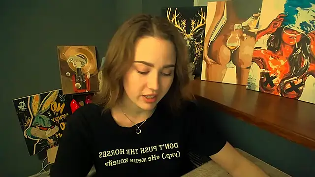 Snapshot of luxie_milady chatting on 03/17/26, 02:20 luxie milady online show from 03/17/26, 02:20