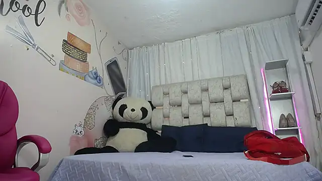 EMMA SWEETT1 online show from 09/28/25, 12:32