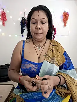 Snapshot of YOUR_LOVELY-40 chatting on 11/01/25, 07:43 YOUR LOVELY-40 online show from 11/01/25, 07:43