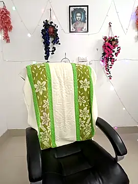 Snapshot of YOUR_LOVELY-40 chatting on 03/07/26, 12:46 YOUR LOVELY-40 online show from 03/07/26, 12:46